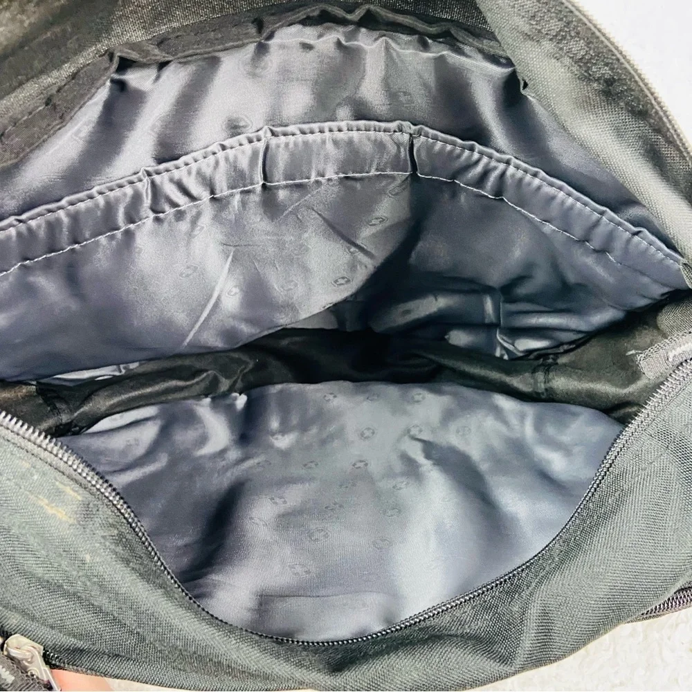 SwissGear Men's Black and Gray multi pocket laptop Messenger Bag